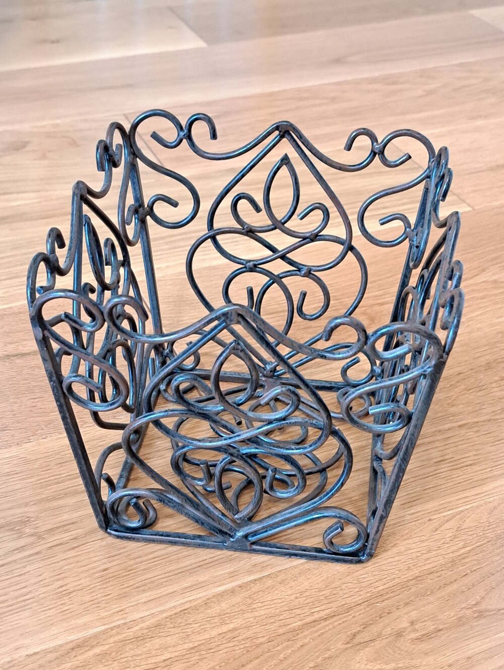 Southern Living at Home Rosedale Planter Scroll Metal Iron Basket 6"